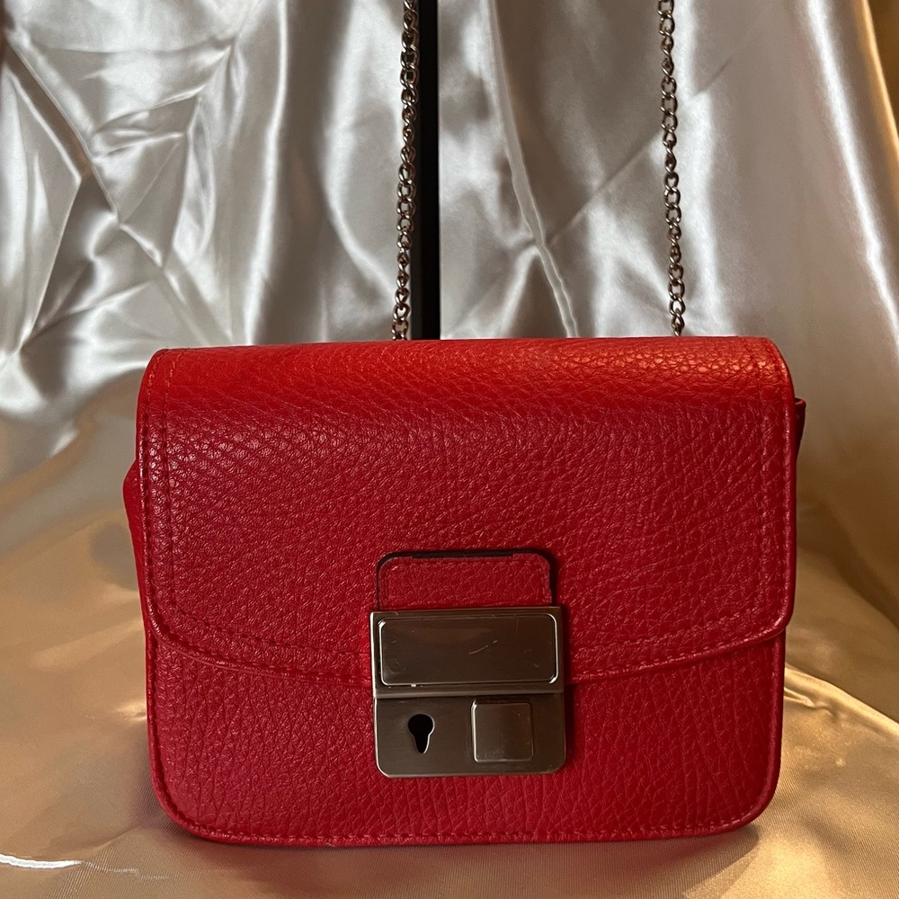 GUC Sam & Libby Red Crossbody
